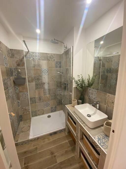 Beau T3 Proche Base Navale Et Ecoles Superieures Apartment ตูลง ภายนอก รูปภาพ